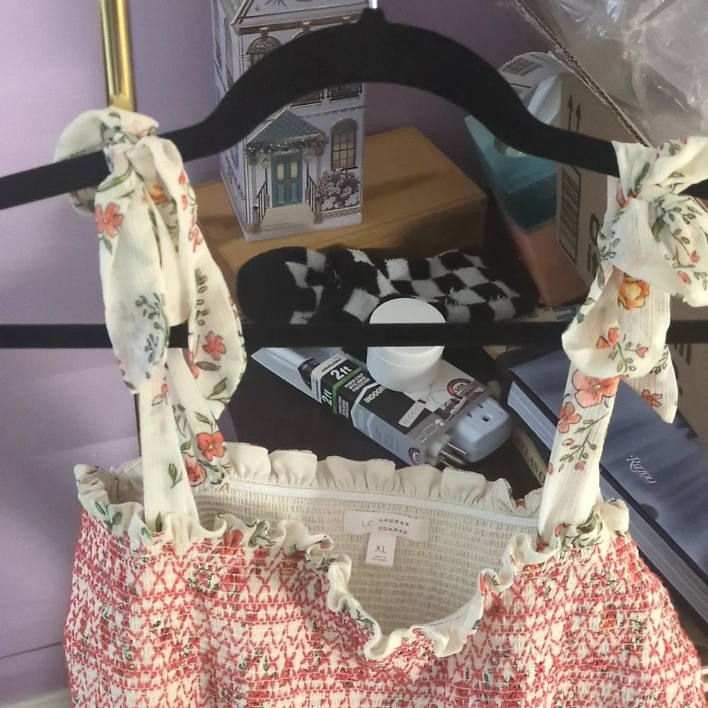 Floral Dress with Pink and Cream Accents - Picture 5 of 6